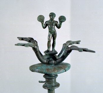 Cimasa di candelabro in bronzo