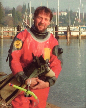 L'assistente tecnico Alain Rosa durante un recupero al Lago di Garda