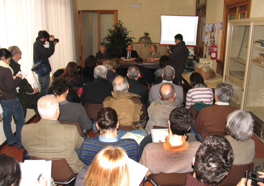 Un momento dell'affollata conferenza stampa che si  tenuta il 28 febbraio 2008 nella sede della Soprintendenza