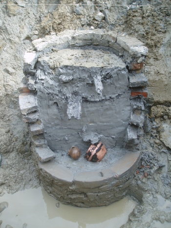 pozzo romano in fase di scavo