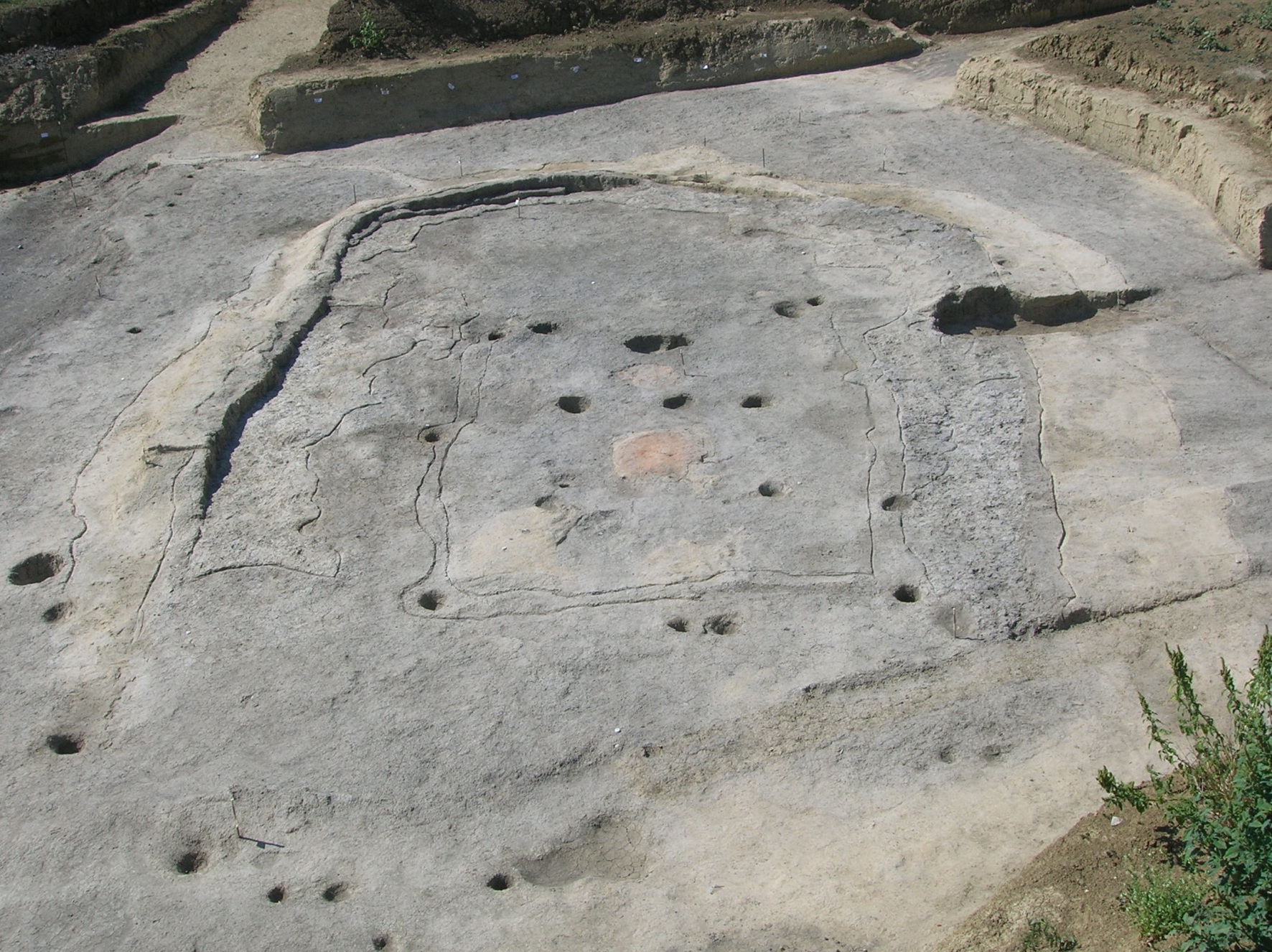 La capanna "Alfa" in fase di scavo