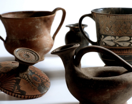 Gruppo di ceramiche sequestrate in Emilia Romagna nel 1963 - Foto Roberto Macr