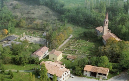 Veduta aerea dell'area archeologica della Citt romana di Veleia, sull'appennino piacentino