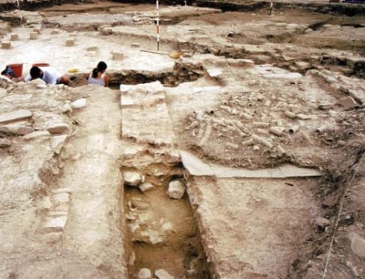 Lo scavo di alcune fosse di spogliazione (di età medievale e moderna) delle strutture murarie del settore termale