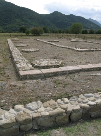 La suggestiva planimetria del Tempio di Tinia messa in risalto dai restauri