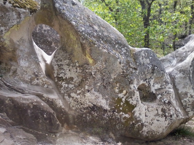 Ponte d'Ercole o Ponte del Diavolo. Particolare dei solchi creati dallo scorrimento dell'acqua
