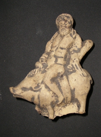Ercole cattura il Cinghiale d'Erimanto. Statuetta in terracotta