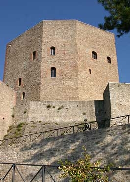 Montefiore Conca (RN): la Rocca Malatestiana, sede della mostra