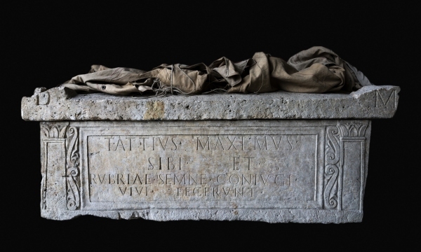 Sarcofago lapideo della seconda met del II secolo (foto Circolo fotografico Punti di Vista, Artistigando)