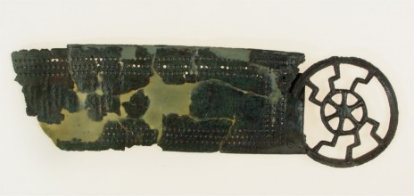 Cinturone in bronzo con fibbia a disco solare traforato (scavi 2006 Verucchio)