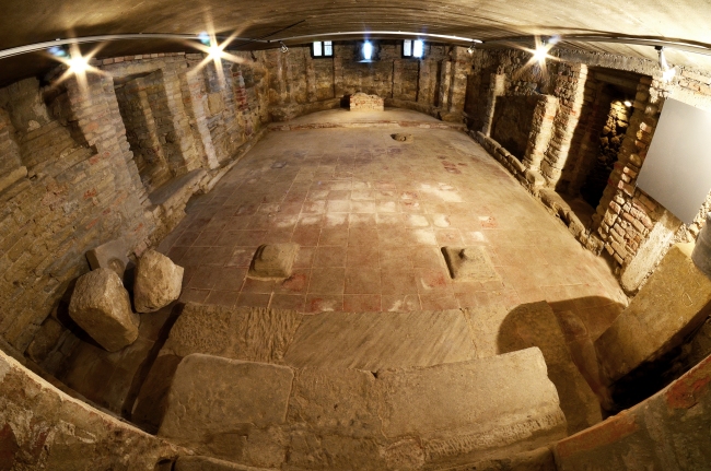 Panoramica della cripta della Pieve del Tho (foto Roberto Macr)