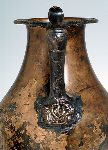 Bazzano (BO) - Brocca da acqua con scena di sacrificio rustico, II-III sec. d. C., bronzo. Dal pozzo-deposito Casini